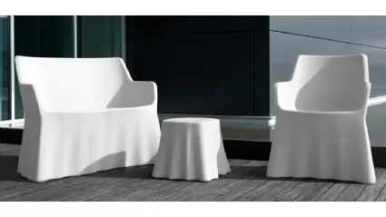 Tavolino Casper in polietilene, adatto anche per esterno, di Domitalia