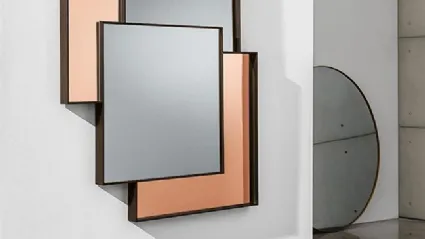Specchio a mosaico dove la struttura in alluminio divide ma allo stesso tempo accompagna in modo armonioso le varie parti Combi di Sovet