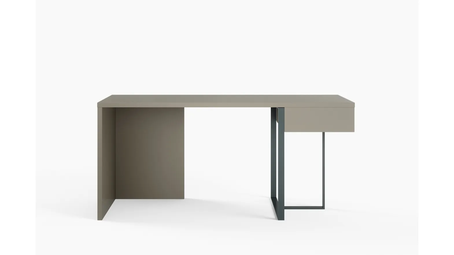 Scrittoio free standing Desk in laccato opaco con gambe in metallo di Novamobili