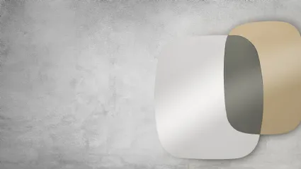 Specchio Oltre formato da tre specchi con finitura argento, fumé e piombo di Pianca