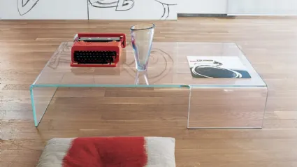 Tavolo Spider con macchina da scrivere