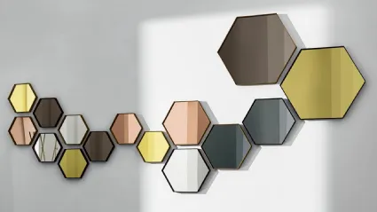 Specchi esagonali con cornice in alluminio Visual Hexagonal di Sovet
