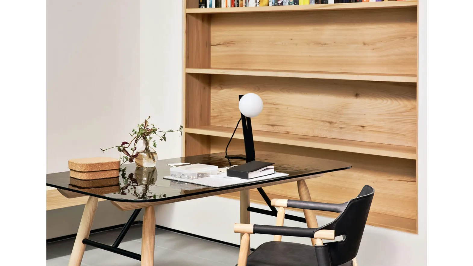 Lampada in metallo nero con 1 luce Suspense Tavolo di Midj