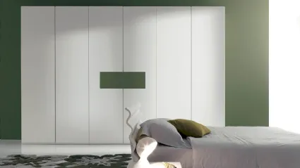 Armadio di design con ante battenti con porta tv estraibile in laccato bianco e verde Dream di Fimar