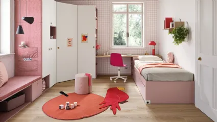Cameretta su misura con cabina armadio ad angolo e panca contenitore Kids space 07 di Nidi