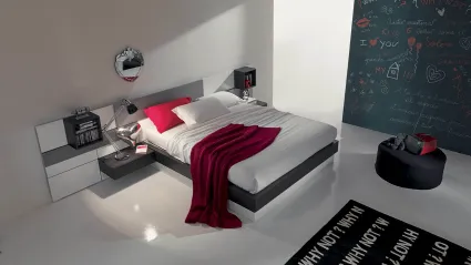 Letto in legno e laccato con testiera a boiserie modulare e contenitore Plan di Fimar