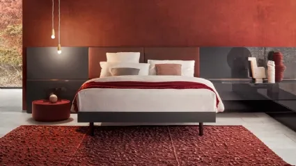 Letto matrimoniale Boiserie Imbottita in ecopelle e laccato opaco di Pianca