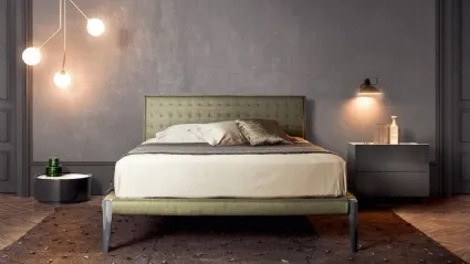 Letto in tessuto con testiera trapuntata Spillo di Pianca