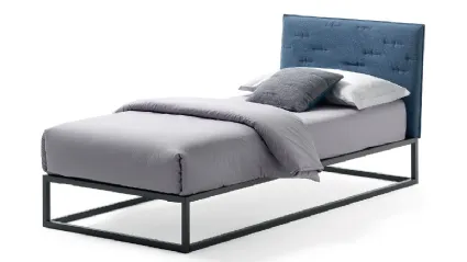 Letto singolo in tessuto imbottito con struttura in metallo Twist di Bside