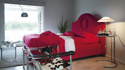 Letto imbottito con testiera sagomata Sophie Modern di Noctis