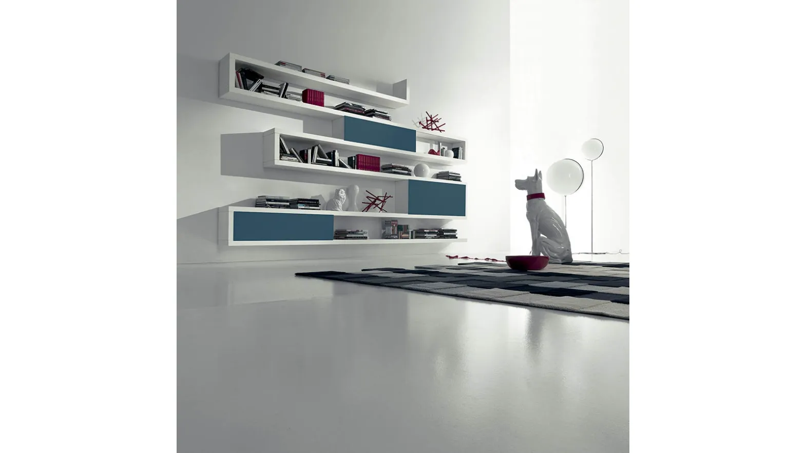 Mobile sospeso Side 18 in finitura rovere vivo laccato inverno e ante scorrevoli in vetro satinato laccato avio di Fimar