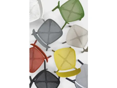 Sedia impilabile Colander di Kristalia