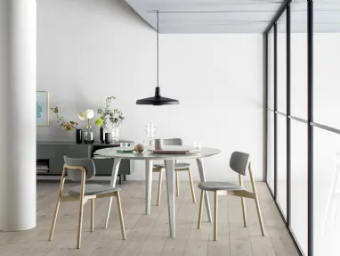 Sedia Twist in tessuto imbottito e legno di Novamobili