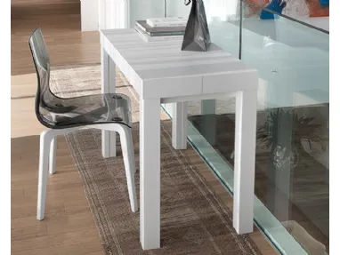 Consolle allungabile aperta con top in melaminico e base in MDF laccato bianco Cosmo di Domitalia