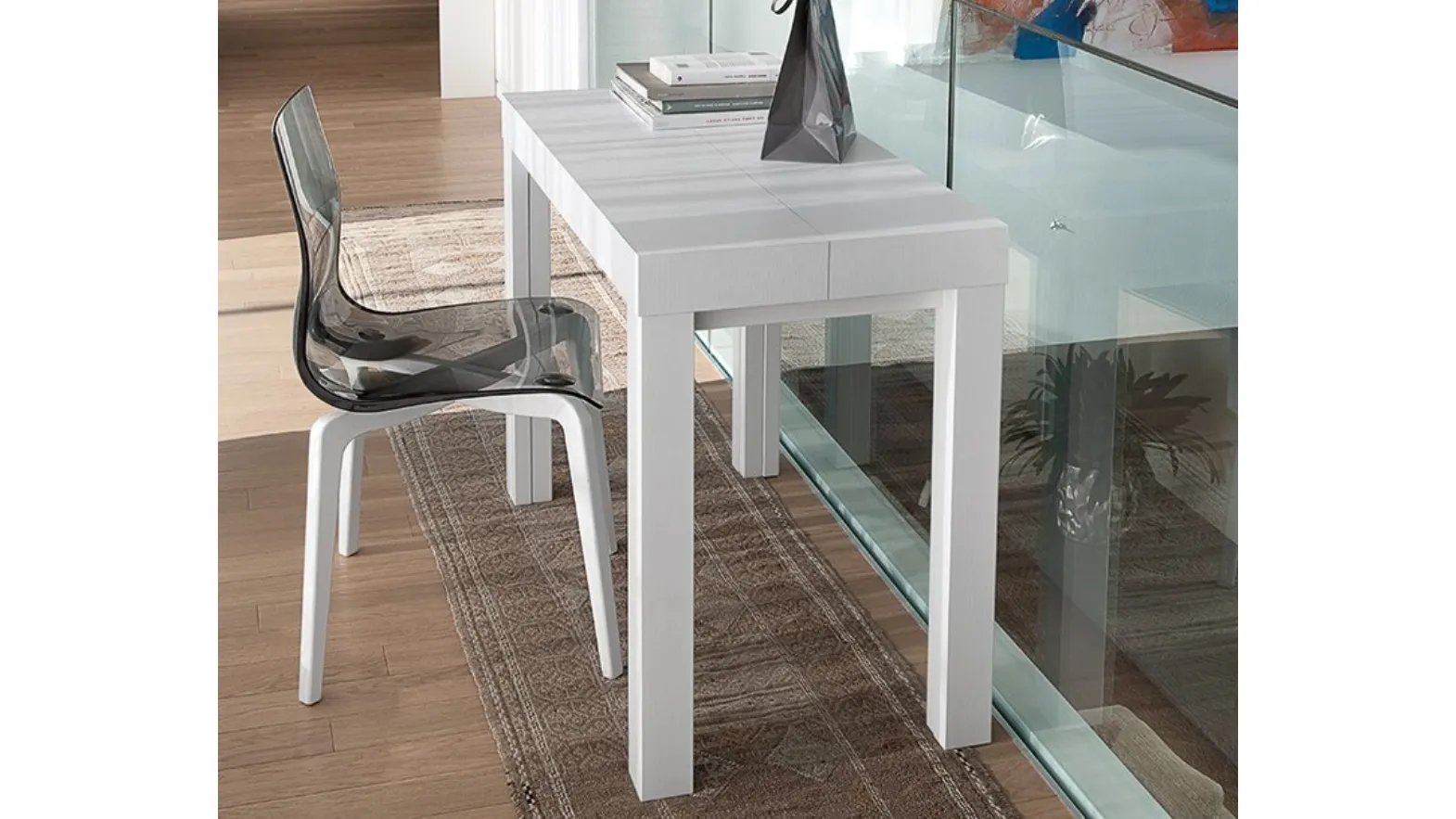 Consolle allungabile aperta con top in melaminico e base in MDF laccato bianco Cosmo di Domitalia
