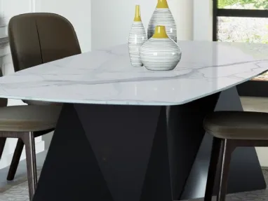 Tavolo in marmo con base in acciaio verniciato Euclide Bo di Domitalia