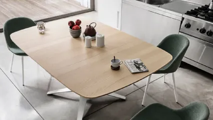 Tavolo Allungabile con top impiallacciato e base in metallo verniciato Link di Midj