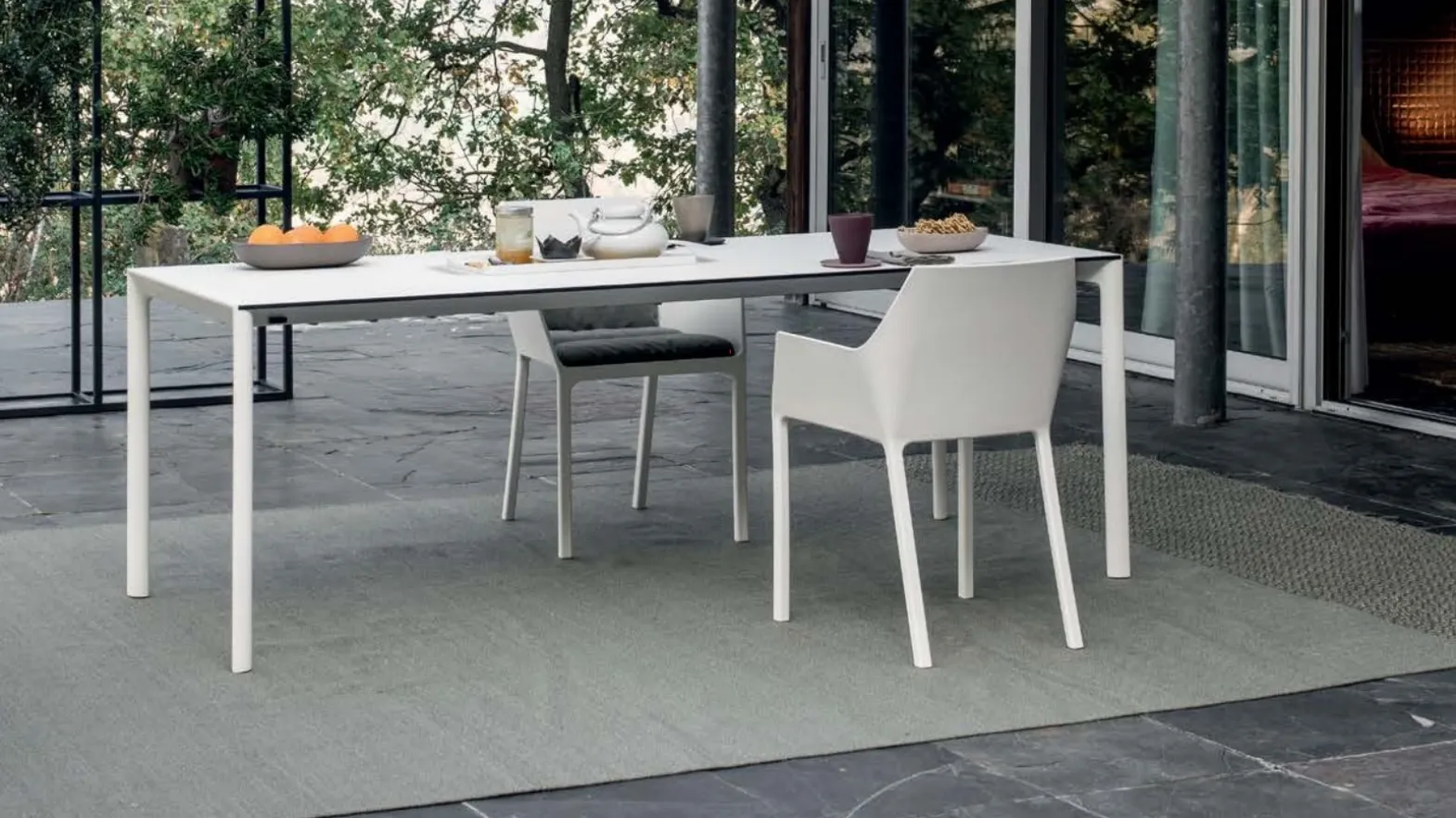Tavolo rettangolare e lineare bianco Maki di Kristalia