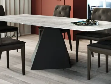 Tavolo con top in ceramica con supporto vetro e basamento in acciaio verniciato Monty Bo di Domitalia