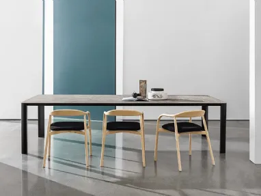 Tavolo Kodo con top in ceramica e base in alluminio verniciato di Sovet