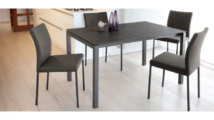 Tavolo con piano in laminato e gambe in acciaio Web 160 di Domitalia