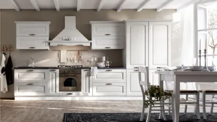 Cucina Classica lineare Provenza in massello di frassino finitura decapè bianco di Forma la cucina