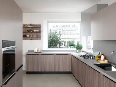 Cucina Moderna angolare Colibrì Intra in finitura frassino castoro e laccato tortora nevada di Forma la cucina