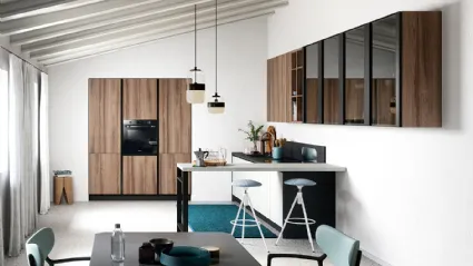 Cucina Moderna con penisola Colibrì Presa in finitura bianco luce e noce nordico di Forma la cucina