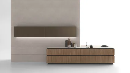 Cucina Moderna Logica 01 finitura nobilitato Noce naturale conb top in laminam Fokos sale di Valdesign