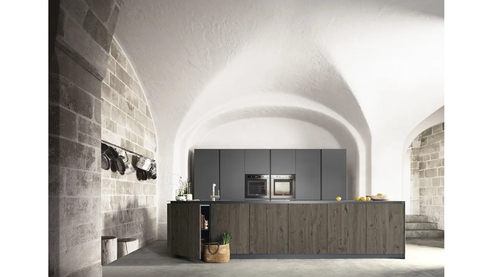 Cucina Moderna con isola Logica 10 finitura Rovere antico Ghiro e laccato opaco Grigio con top in acciaio di Valdesign