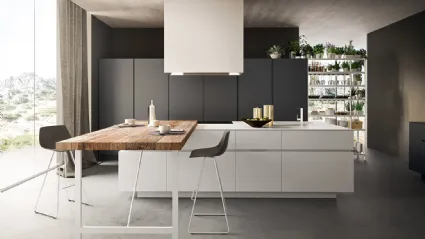 Cucina Moderna con isola Soho Fashion 02 in laccato opaco Bianco e Piombo con top tavolo in Olmo Antico di Valdesign