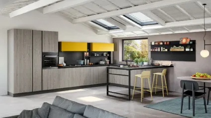 Cucina Moderna angolare con penisola Trend 30 in finitura rovere grey e laccato opaco zafferano di Forma la cucina