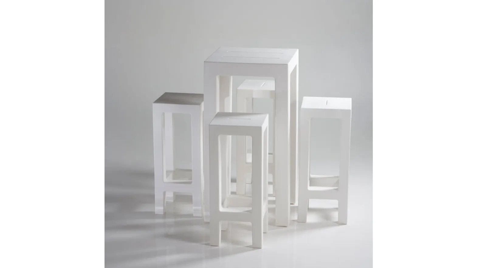Tavolo e sgabello da giardino Jut di Vondom