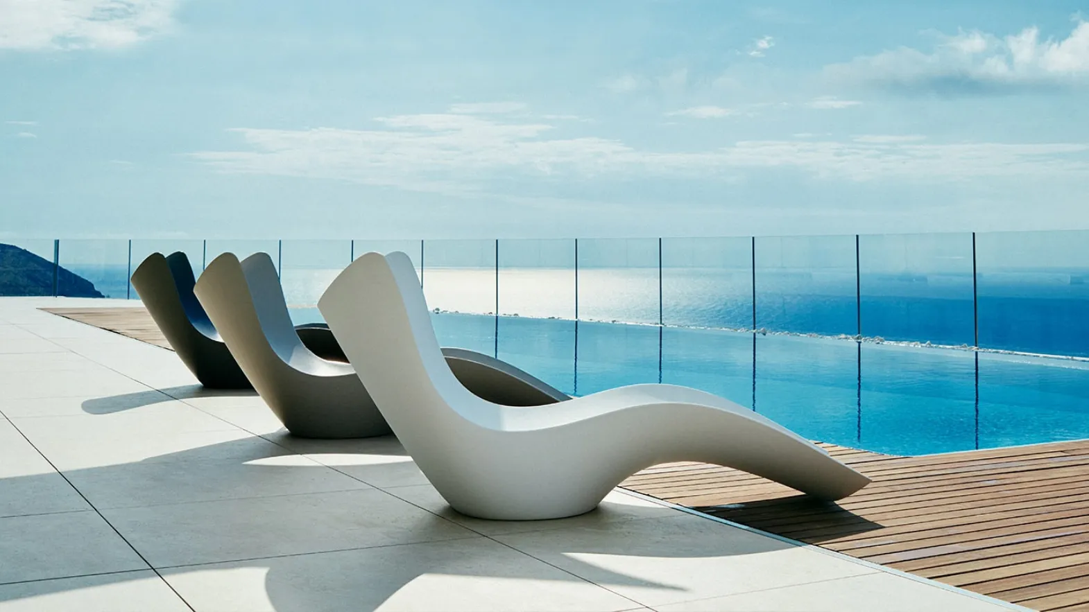 Lettino Surf Sun Lounger di Vondom