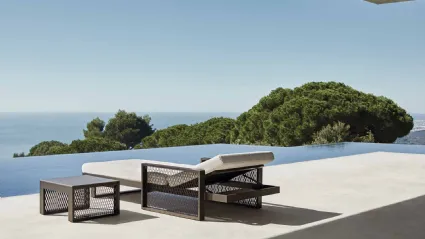 Lettino The Factory Sun Lounger e tavolino di Vondom