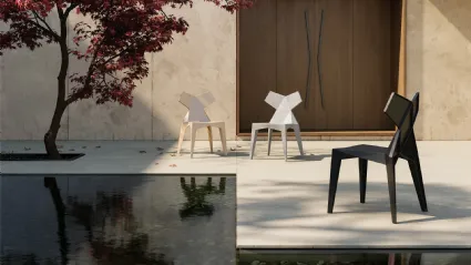 Sedia impilabile in polipropilene Kimono Chair di Vondom