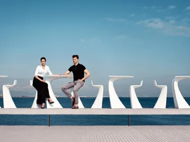 Tavolo da giardino con sgabelli Wing di Vondom